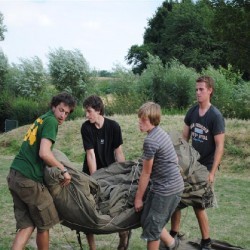 Uitladen Materiaal  1 - Scouts en Gidsen Zaventem 
